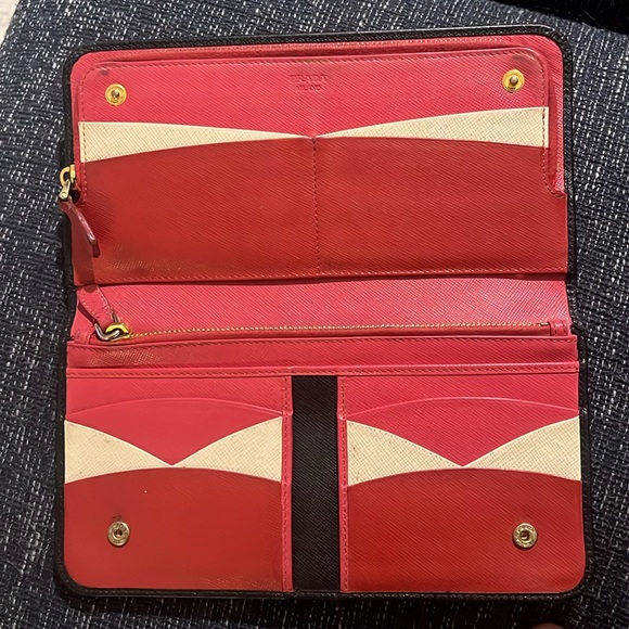 Black Prada wallet - Picture 2 of 3